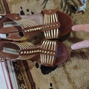 Steve Madden 9.5 Tuscaan with 3" wedges platform (total4")